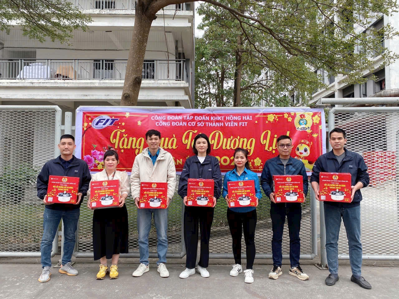 TAPUHO VIỆT NAM ĐỒNG HÀNH CÙNG TẬP ĐOÀN KHKT HỒNG HẢI - FOXCONN LAN TỎA GIÁ TRỊ SẢN PHẨM TIÊU CHUẨN ĐỨC ĐẾN ĐOÀN VIÊN VÀ NGƯỜI LAO ĐỘNG