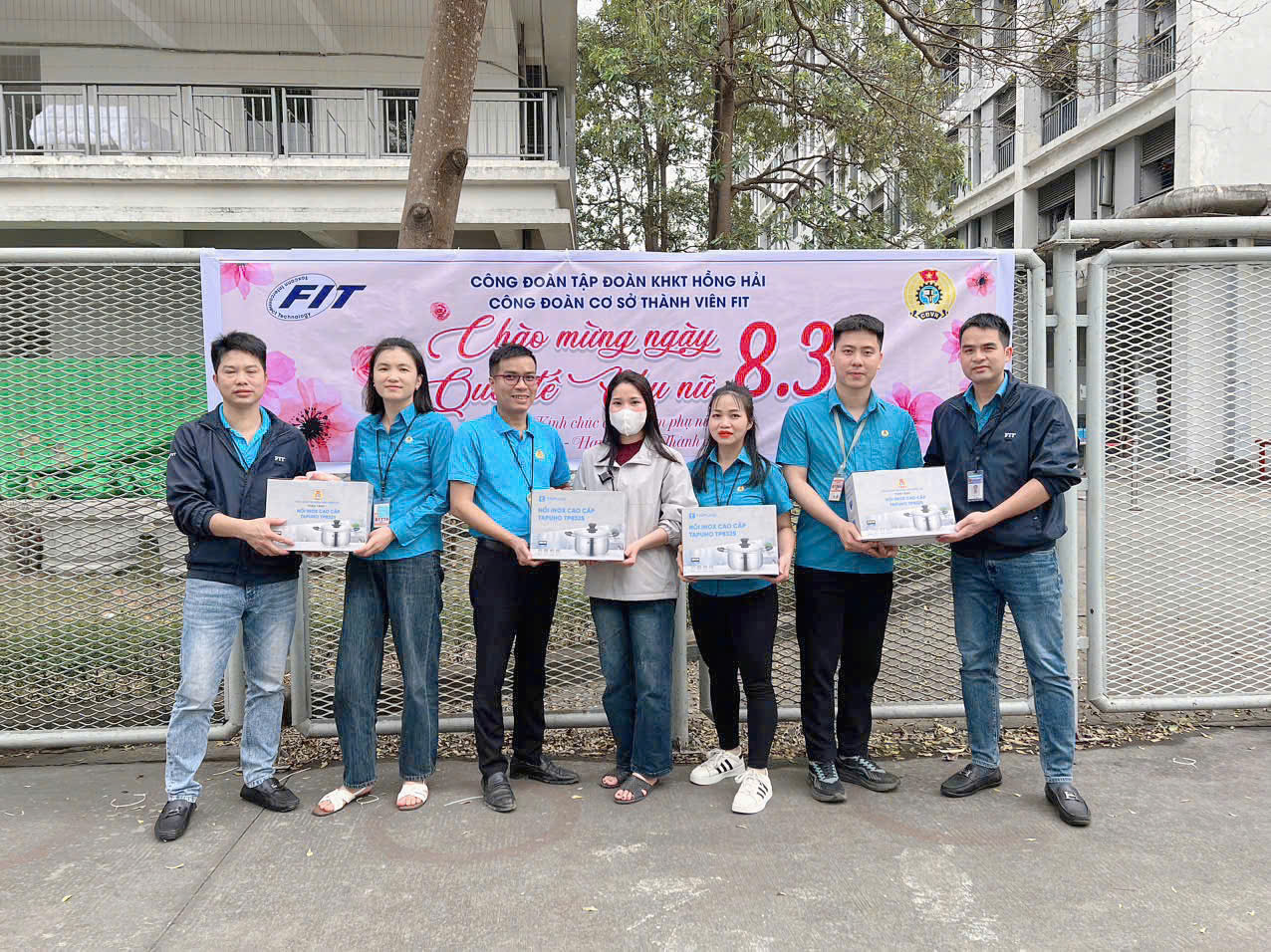 CÔNG ĐOÀN TẬP ĐOÀN KHOA HỌC KỸ THUẬT HỒNG HẢI - FOXCONN CHỌN SẢN PHẨM THƯƠNG HIỆU TAPUHO LÀM QUÀ TẶNG TRI ÂN NHÂN VIÊN NỮ NGÀY 8/3