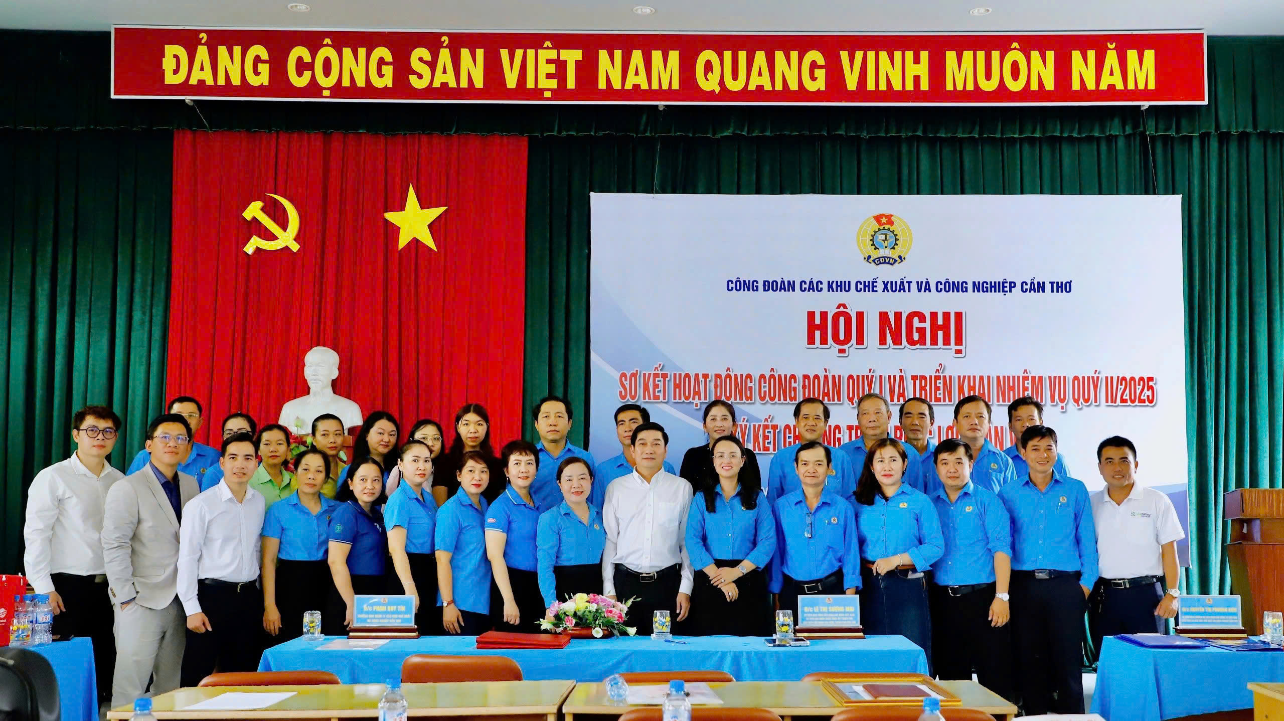 TAPUHO KÝ KẾT CHƯƠNG TRÌNH PHÚC LỢI ĐOÀN VIÊN VỚI CÔNG ĐOÀN CÁC KHU CHẾ XUẤT VÀ CÔNG NGHIỆP CẦN THƠ TẠI HỘI NGHỊ SƠ KẾT HOẠT ĐỘNG CÔNG ĐOÀN QUÝ I